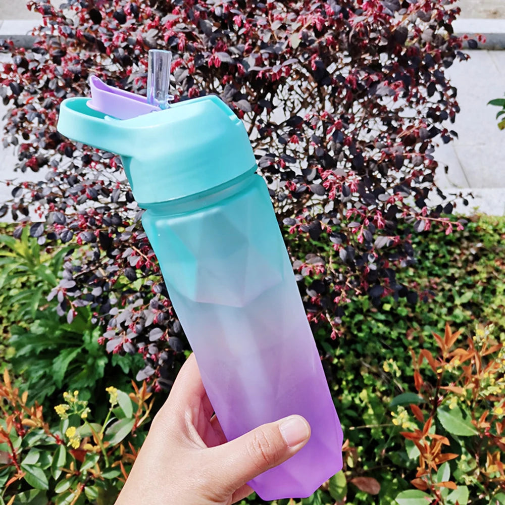 Gourde Avec Paille En Plastique