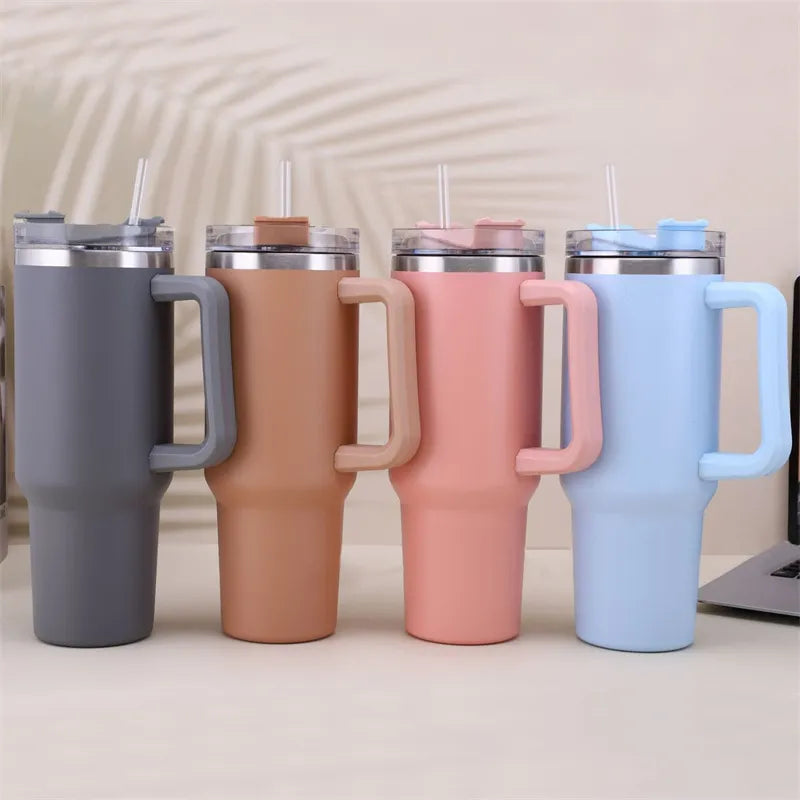Gourde isotherme avec paille pratique